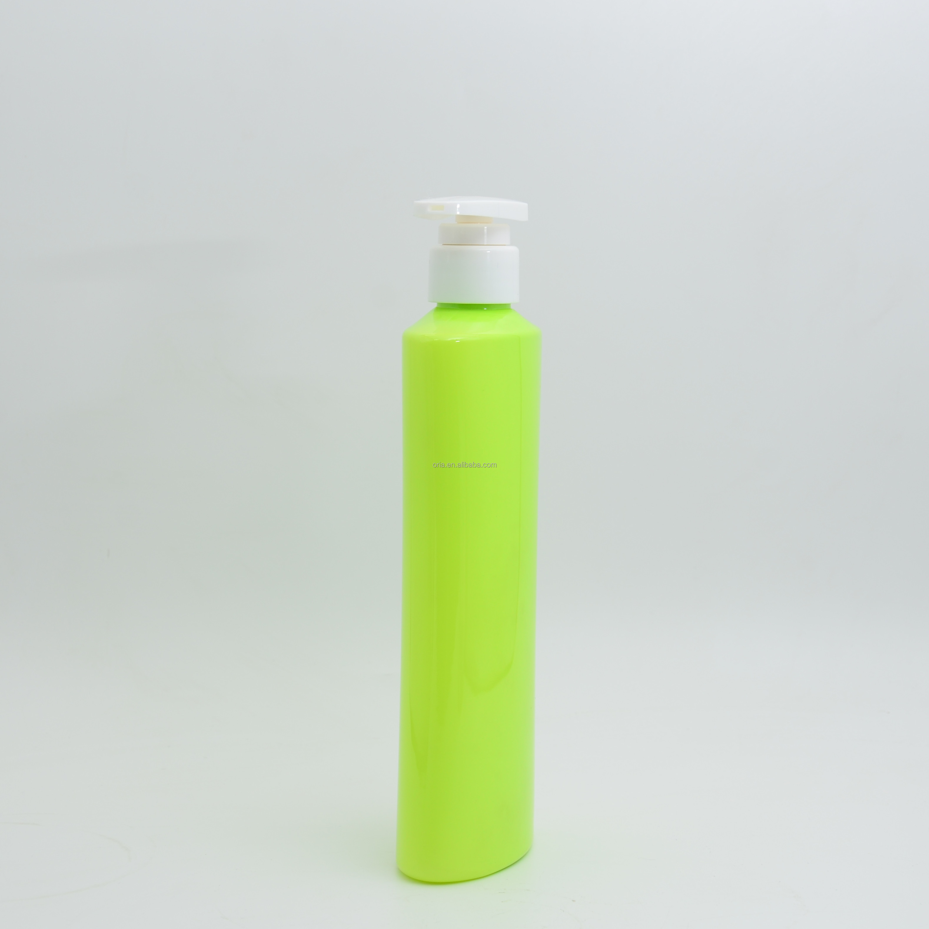 New Slim Waist Style Lotion Bottle 500Ml 750ml White Lotion Pump Bottle With Cover For Packaging Plastic Shampoo Bottle