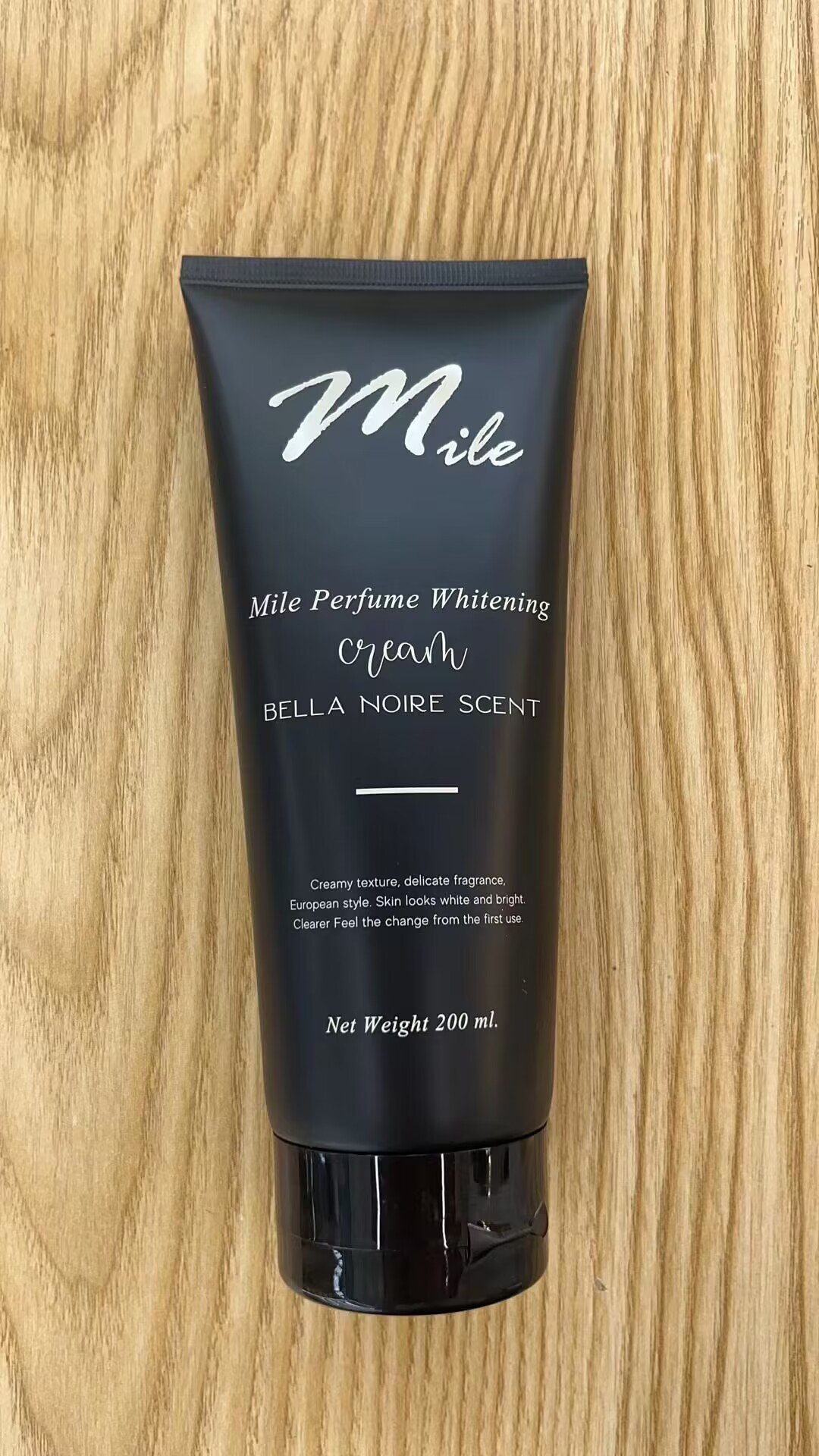 Custom  cosmetic packaging squeeze soft tubes  4oz 8oz 150ml 250ml Matte Black Glossy White with Logo design and flip cap lid