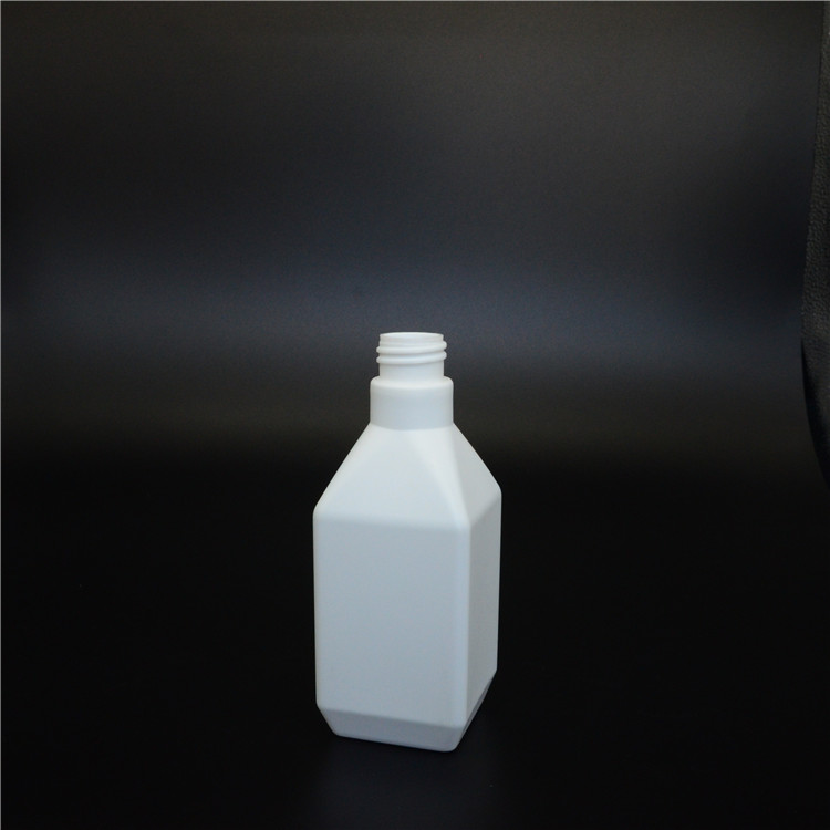 Empty Spray Bottle 16oz Plastic Refillable Trigger Sprayer, Leak Proof Plant Mister Spray Bottle for Cleaning Solutions